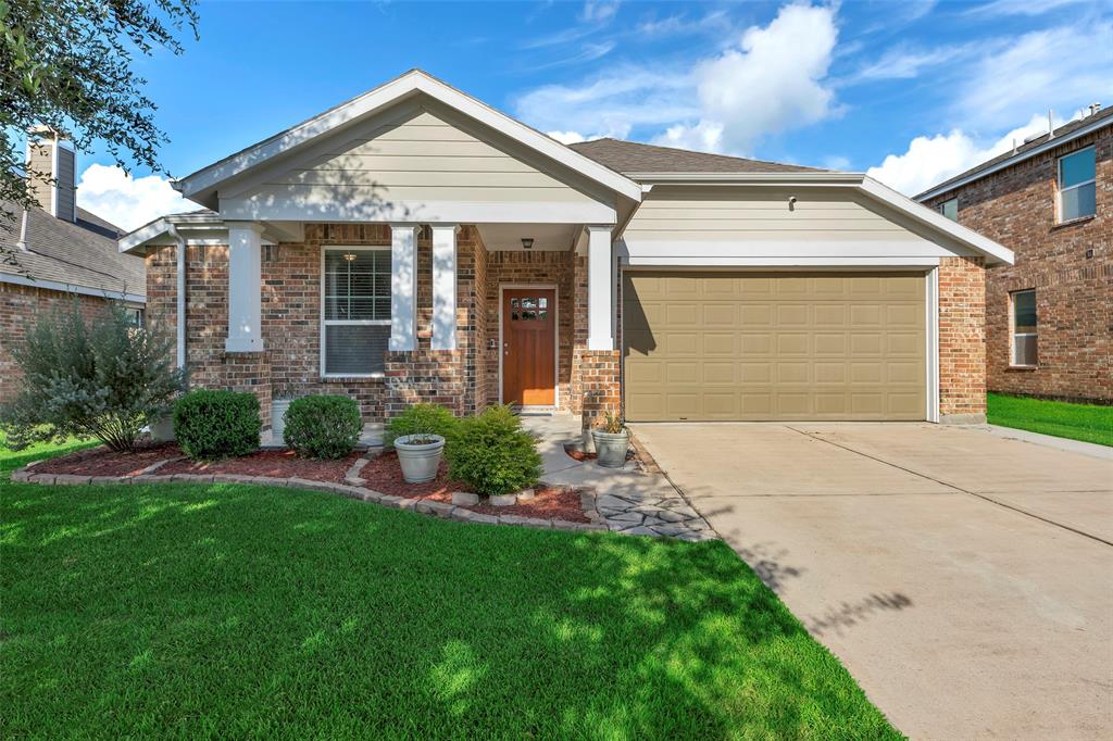 Hunters Trace Ln, Baytown, TX 77521