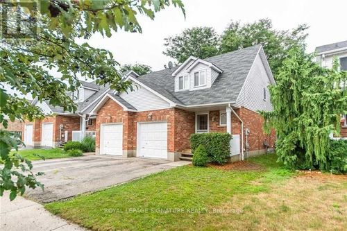 426 Downsview Pl, Waterloo, ON, N2K3T9 | Card Image