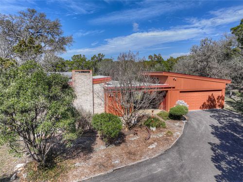 211 Bunnyrun Ln, San Marcos, TX, 78666-8917 | Card Image