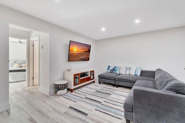 25-B - 8051 Ambach Way, Home with 2 bedrooms, 2 bathrooms and null parking in Hypoluxo FL | Image 10
