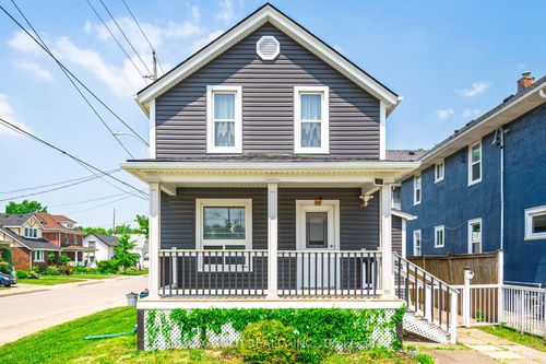 4945 Maple St, Niagara Falls, ON, L2E2M6 | Card Image