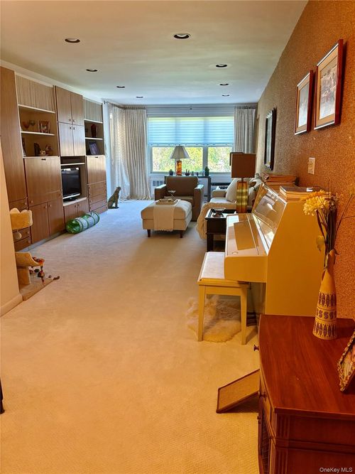 1h-23-45 Bell Blvd, Bayside, NY, 11360-2039 | Card Image