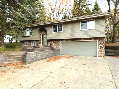 1000 16th St Ne, Willmar, MN, 56201-2109 | Card Image