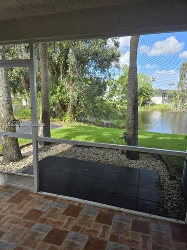 299 Duval Ct, Townhouse with 2 bedrooms, 2 bathrooms and null parking in Weston FL | Image 16