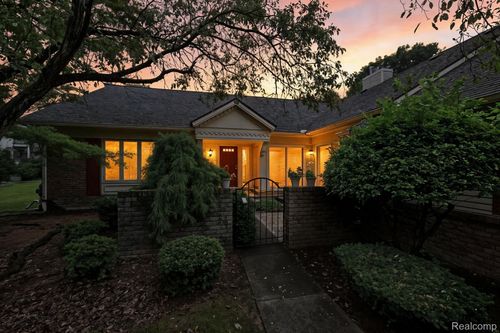 79-6966 Pebble Park Cir, West Bloomfield, MI, 48322-3510 | Card Image