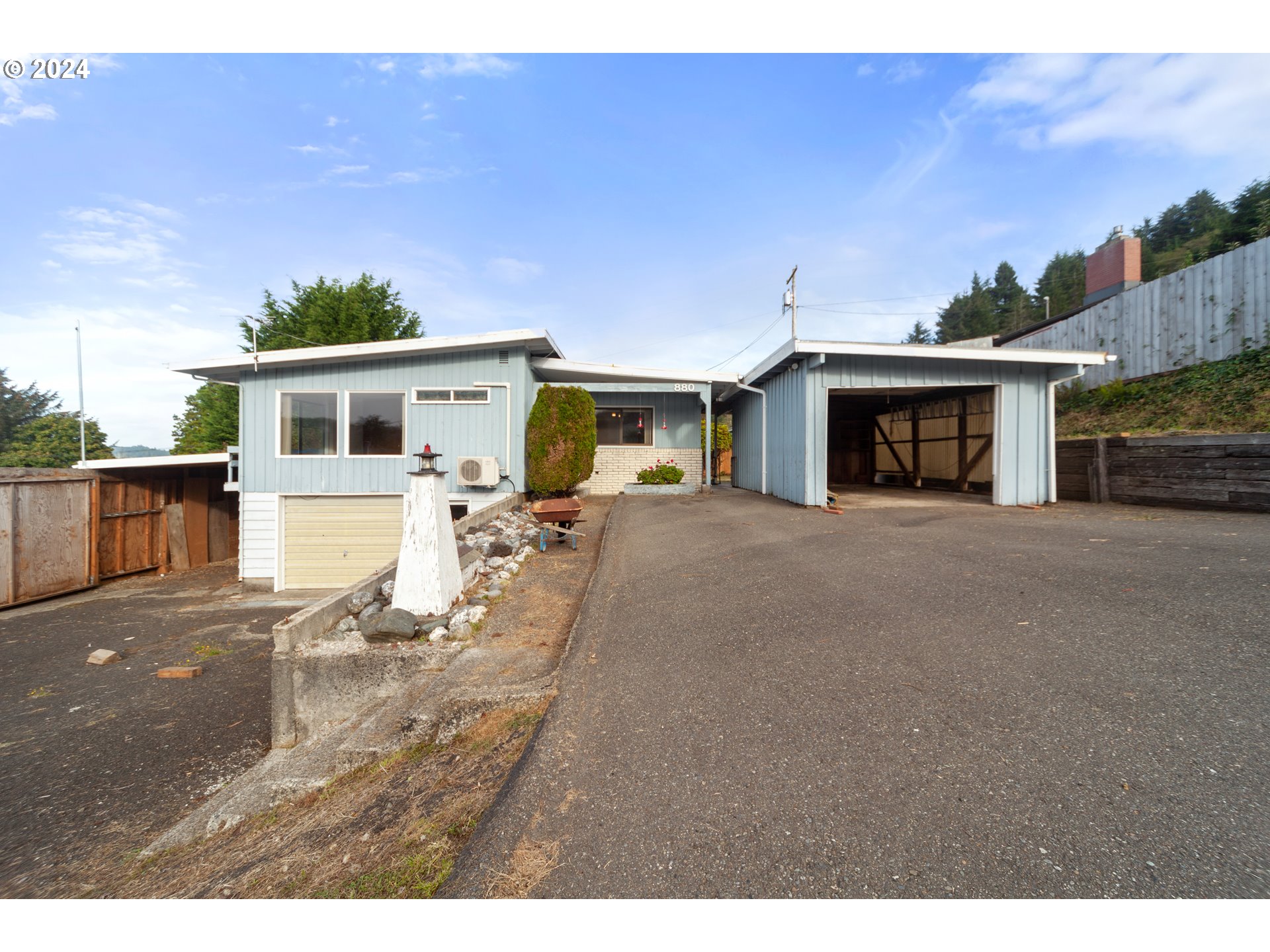 Rowe St, Reedsport, OR 97467