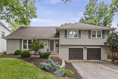 9439 Connell Dr, Overland Park, KS, 66212-4831 | Card Image