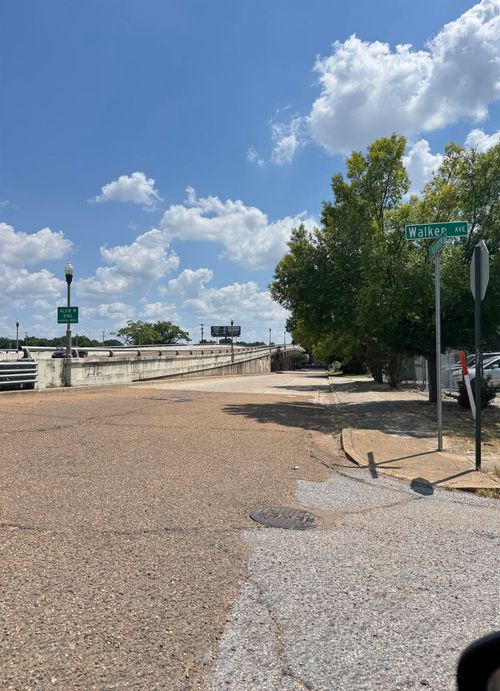 1037 S Parkway E, Memphis, TN, 38106-4745 | Card Image