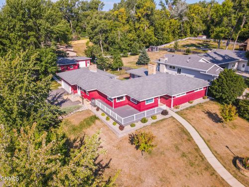 711 5th Ave Nw, Valley City, ND, 58072-2021 | Card Image