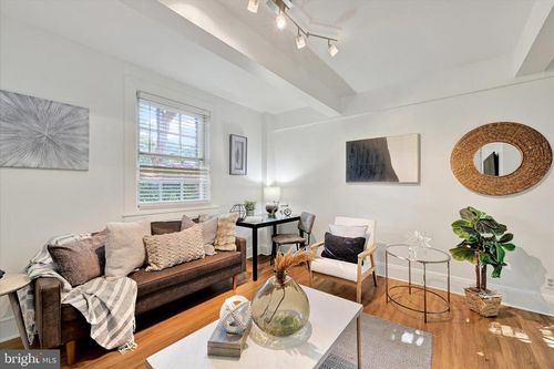 apt-dg-220 Stony Run Ln, BALTIMORE, MD, 21210-3056 | Card Image