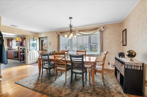 9 Lindquist Ln, Deer Park, NY, 11729-5411 | Card Image