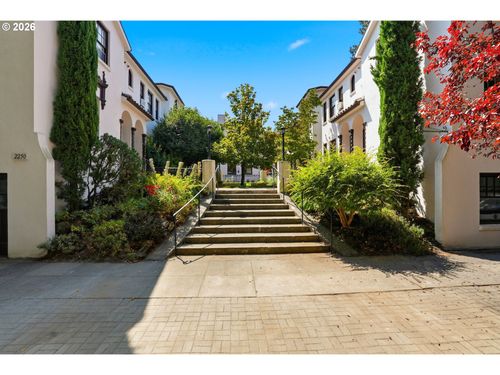 1-2250 Ne Flanders St, Portland, OR, 97232-3183 | Card Image