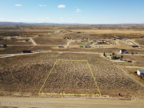 3 Pinedale Rd E, Pinedale, WY, 82941-5313 | Card Image