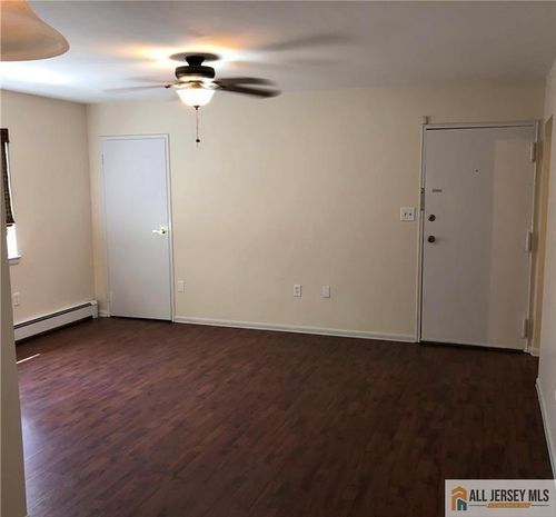 apt-9r-289 Main St, Spotswood, NJ, 08884-2323 | Card Image