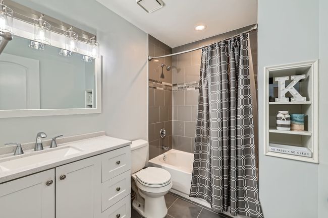 1300 Gloucester Cir, Townhouse with 3 bedrooms, 3 bathrooms and 2 parking in Carol Stream IL | Image 23
