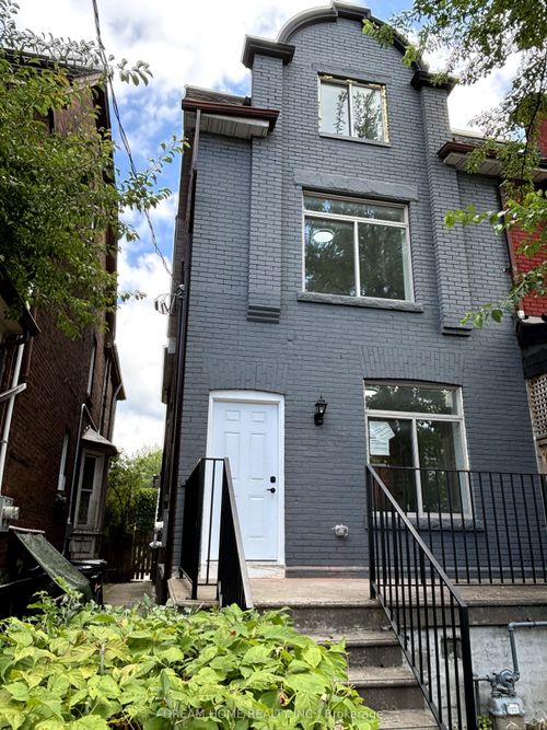 b03-643 Bathurst St, Toronto, ON, M5S2R2 | Card Image