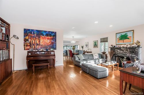 617 W 227th St, Bronx, NY, 10463-4802 | Card Image