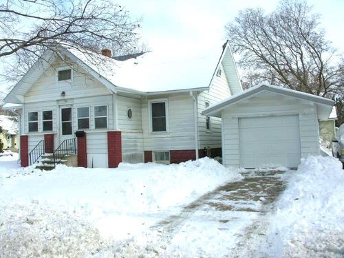 706 N Grand Ave, Charles City, IA, 50616-2112 | Card Image