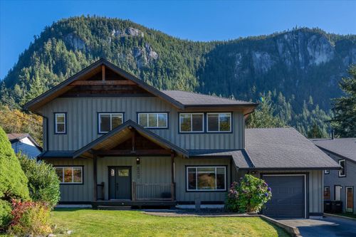 38590 Westway Ave, Squamish, BC, V8B0W4 | Card Image