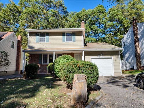 61 Pleasant St, Huntington, NY, 11743-5335 | Card Image