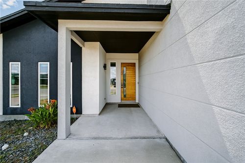 7710 Krypton Dr, Corpus Christi, TX, 78414-3192 | Card Image