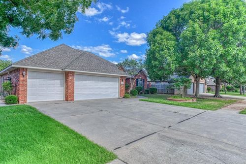 2821 Stonebridge Ct, Norman, OK, 73071-1705 | Card Image