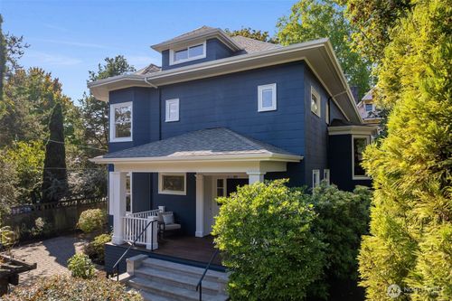 803 15th Ave E, Seattle, WA, 98112-3907 | Card Image