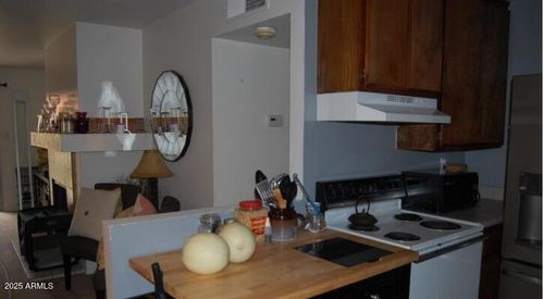 f11-5525 E Thomas Rd, Phoenix, AZ, 85018-8126 | Card Image