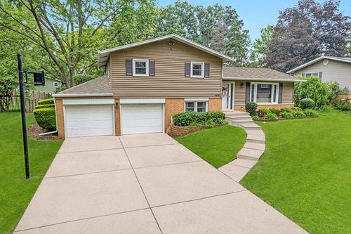 6818 Valley View Dr, Downers Grove, IL, 60516-3513 | Card Image