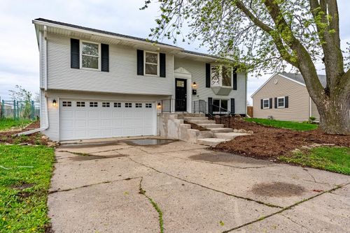 105 Meadows Ct, Bourbonnais, IL, 60914-1120 | Card Image