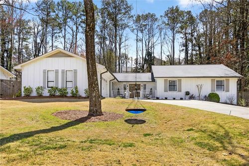 5484 Woodberry Cir, Marietta, GA, 30068-1840 | Card Image