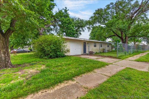 221 Spring Rd, Bartlesville, OK, 74003-1528 | Card Image