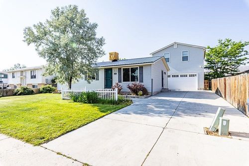 1410 N Riverbend Dr, Green River, WY, 82935-6308 | Card Image