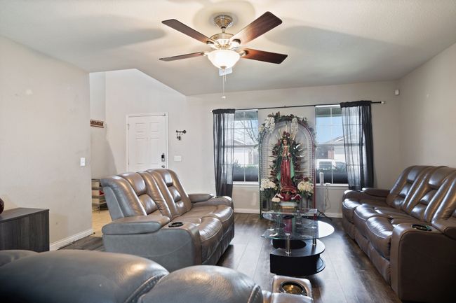 8808 Sagebrush Trl, House other with 4 bedrooms, 3 bathrooms and null parking in Cross Roads TX | Image 4