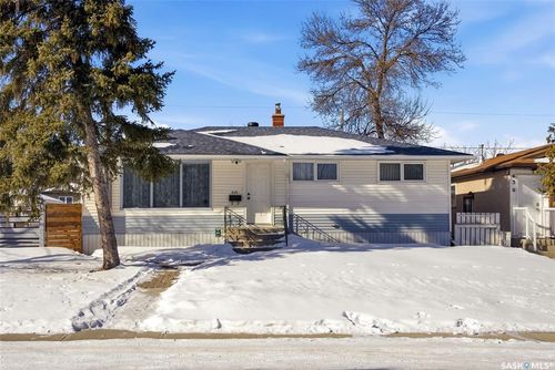 438 St John St, Regina, SK, S4R1R3 | Card Image