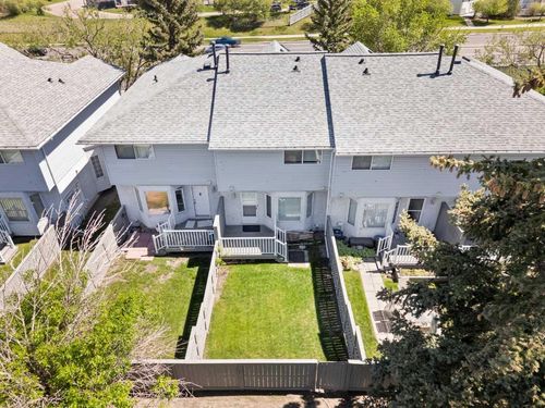 58 Bedford Manor Ne, Calgary, AB, T3K4B8 | Card Image