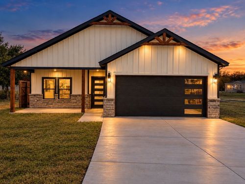 5431 Arrowhead Dr, Granbury, TX, 76048-3215 | Card Image