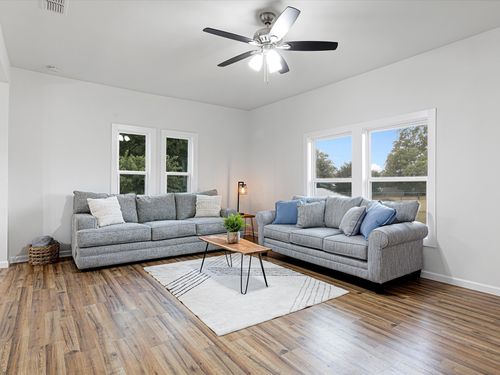 611 Cherry St, Bowie, TX, 76230-4105 | Card Image