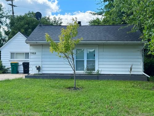 21025 Collingham Ave, Farmington Hills, MI, 48336-5807 | Card Image
