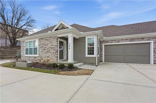 704 110th Ter, Kansas City, MO, 64131-3530 | Card Image