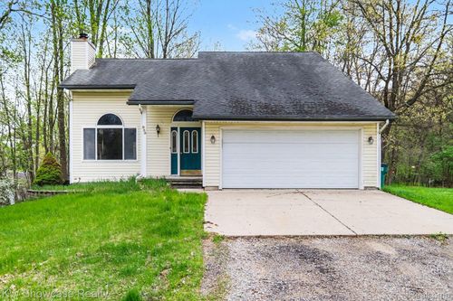 959 E Maple St, Holly, MI, 48442-1723 | Card Image