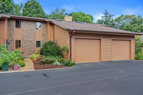 6318 Cedar St, Wauwatosa, WI, 53213-3218 | Card Image