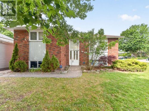 833 Vicki Dr, Pickering, ON, L1W2J4 | Card Image