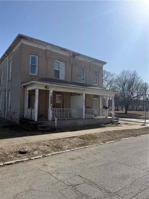1627 S 10th St, Saint Joseph, MO, 64503-2638 | Card Image