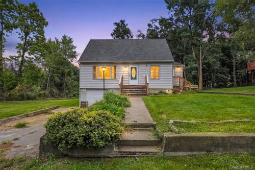 4 Garrett Pl, Poughkeepsie, NY, 12603-1656 | Card Image