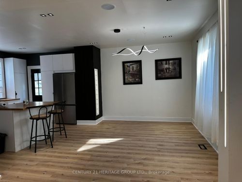 175 Park Rd S, Oshawa, ON, L1J4H1 | Card Image