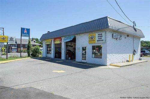 560 Albany Ave, Kingston, NY, 12401-2135 | Card Image