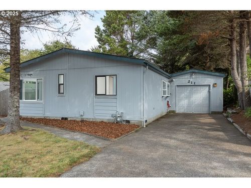 211 Ne 70th St, Newport, OR, 97365-9502 | Card Image