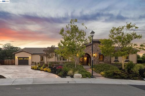 2402 Silver Oaks Ln, Pleasanton, CA, 94566-2257 | Card Image