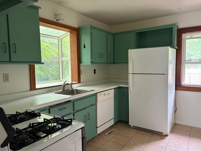 Kitchen with Bay Window | Image 5